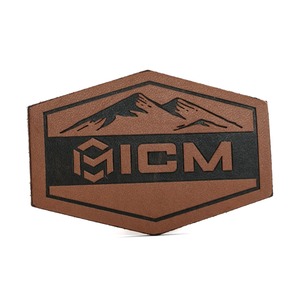 Écusson en cuir véritable marron hexagonal avec logo personnalisé, imprimé montagne en relief, étiquette en similicuir pour vestes, chapeaux, jeans et vêtements d'extérieur - Product Image 1