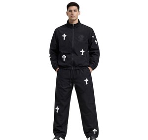 ชุดวอร์มโลโก้สั่งทำสำหรับผู้ชาย เสื้อแจ็คเก็ตกราฟิกน้ำหนักเบาสั่งทำสำหรับผู้ชาย กางเกงจ็อกเกอร์ MOQ ต่ำ เสื้อกันลมขายส่ง - Product Image 1