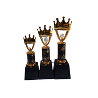 Fabricant de trophées de sport en métal de conception unique pour les compétitions de badminton de cricket de football d'université d'école