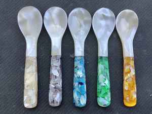 Cuillère à caviar personnalisée gravée en forme de corne de buffle et nacre Cuillère à caviar personnalisée - Product Image 2