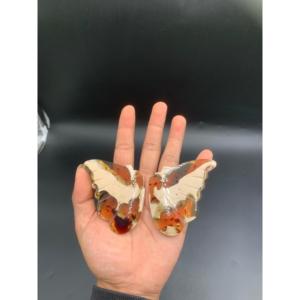 Pierre semi-précieuse sculptée en forme de papillon en ambre naturel pour la fabrication de bijoux et l'usage décoratif - Product Image 1