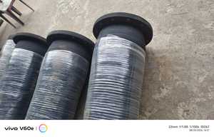 Manguera de caucho para lodos con extremo de brida envuelto en película plástica para uso industrial - Product Image 4