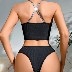 Ensemble de lingerie tricotée 2 pièces pour femme, soutien-gorge et culotte côtelés noirs avec bretelles en strass - Product Image 3