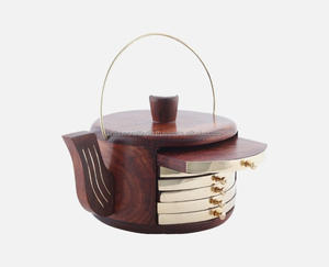 Posavasos de cocina para hervidor de agua personalizados al por mayor (juego de 6 y soporte) con posavasos cuadrados y redondos de madera de nogal e incrustaciones de latón - Product Image 3