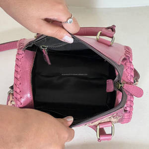 Bolsos de Viaje Pequeños de Cuero con Diseño Floral en Color Rosa, Estilo Occidental, Lindos Bolsos Cruzados de Cuero Vacuno Genuino - Product Image 6