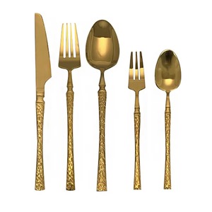 Ensemble de couverts élégants en métal avec poignées gravées ajoute une touche de sophistication aux dîners en famille, aux fêtes et aux célébrations. - Product Image 3