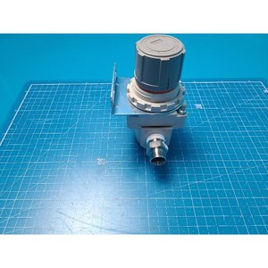 Régulateur de pression pneumatique SMC AR40-04B-A, utilisé comme pièce détachée pour équipement semi-conducteur d'occasion - Product Image 6