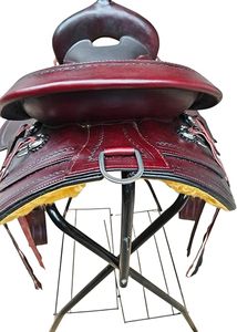 Selle d'équitation anglaise artisanale en cuir souple naturel avec quincaillerie nickelée pour le dressage, le trail, le barrel racing et le roping - Product Image 5