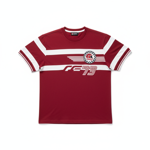 T-shirt rouge pour homme à manches courtes avec rayures blanches et logo, design sportif, col rond, coupe classique, tissu jersey - Product Image 1