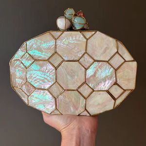 Pochette de soirée artisanale en acajou naturel avec nacre et pierres précieuses dorées pour mariée - Product Image 1