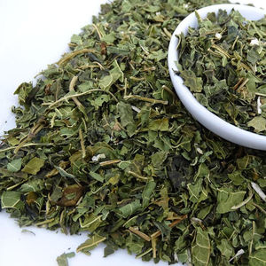 Hojas de Papaya Secas Premium, Té 100% Natural Cortado en Granjas de Vietnam, Papaya Seca para una Bebida Herbal Relajante - Product Image 1