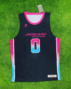 Camisetas y pantalones cortos de baloncesto personalizados de alta calidad a bajo precio, ropa deportiva de fútbol 100% poliéster, hechos en Pakistán. - Product Image 2