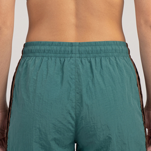 Shorts coupe-vent pour femmes à taille élastique avec boutons latéraux, shorts de sport pour femmes, shorts de course coupe-vent, shorts d'extérieur pour femmes avec boutons pression latéraux - Product Image 4