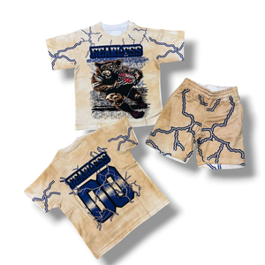 เสื้อยืดและกางเกงขาสั้นชุดเซ็ตสตรีทแวร์คุณภาพสูง ผ้าฝ้าย 100% พิมพ์ลายกราฟิกทั่วตัวแบบกำหนดเอง ลาย Fearless Wash Cream Lightning Rhinestones - Product Image 1