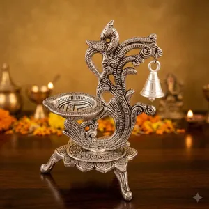 Diya en forme de cloche de paon plaqué argent - Product Image 4