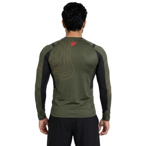 Camiseta deportiva moderna hecha con tela elástica de primera calidad que ofrece transpirabilidad, flexibilidad y comodidad atlética duradera. - Product Image 5