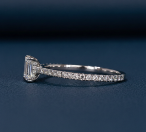 Anillo de Compromiso con Diamante Cultivado en Laboratorio, Corte Esmeralda de 0.90CT, VVS2, Certificado IGI, Oro Blanco, Joyería Personalizada al por Mayor - Product Image 3