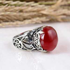 แหวนเงินแท้ 925 ประดับคาร์เนเลียนสีแดงทรงกรอบ งานแฮนด์เมดจาก SHYAM JEWELRS ดีไซน์ลายฉลุประณีต - สไตล์โบโฮและฮิปปี้สำหรับทุกเพศ เหมาะสำหรับงานแต่งงาน - Product Image 2
