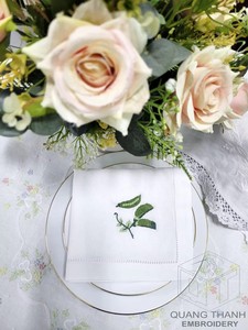 Serviettes de table en coton brodé carrées classiques personnalisées, réutilisables, durables, lavables, avec ourlet festonné, pour dîners, mariages et fêtes - Product Image 6
