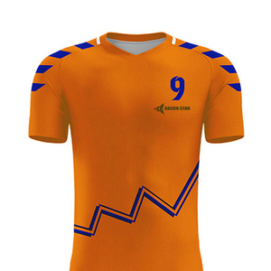 Conjunto de Camiseta de Fútbol Personalizada para Hombre Adulto, Manga Corta, Cuello en V, Estampado Geométrico Sublimado, Secado Rápido, 100% Poliéster - Product Image 6