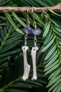 Pendientes Hechos a Mano Ecológicos con Hueso Real, Alambre de Plata de Ley, Joyería Gótica, Artesanía Natural - Product Image 2