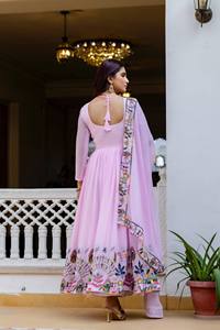 Costume Anarkali en Georgette rose pour femmes avec dupatta à broderies riches, séchage rapide, tenue traditionnelle indienne pour mariage - Product Image 4