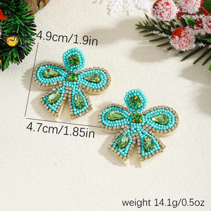 Boucles d'oreilles de Noël de luxe artisanales écologiques brodées de perles de rocaille, ornées de diamants et de perles festives - Product Image 5