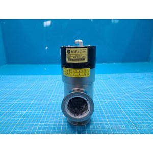 Vanne d'angle MKS 99B05558, Condensateur variable RF, Utilisé comme pièce détachée pour équipement semi-conducteur d'époque - Product Image 3