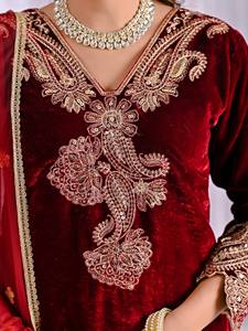 Tunique décontractée en velours brodée de motifs Paisley avec dupatta en tulle, Salwar Kameez, tenue ethnique indienne pour femmes pour mariage et fêtes - Product Image 4