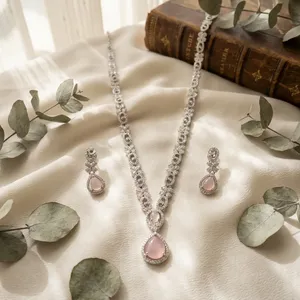 Ensemble de bijoux de mariage pour femmes, plaqué rhodium, pendentif en zircon taille poire, collier au design classique en forme de goutte d'eau - Product Image 2