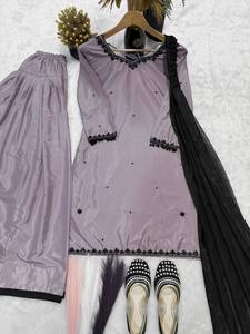Ensemble élégant Kurti et Palazzo gris avec Dupatta noir pour femme – Tenue de soirée ethnique de créateur avec détails faits main et sequins - Product Image 5