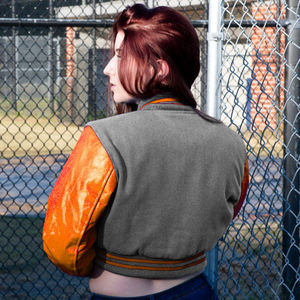 Chaqueta Corta Estilo Universitaria para Mujer, Color Gris Naranja, Estilo Bomber, Mangas de Cuero Sintético, Ropa Exterior Informal, Moda Femenina - Product Image 4