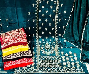 Salwar Kameez Indio Hecho a Mano para Mujer con Bordado Tradicional, Colección de Moda Étnica Artesanal - Product Image 6