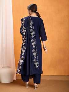 Ensemble Salwar Kameez en rayonne brodée bleue pour femmes, tenue traditionnelle indienne et pakistanaise, décontractée, pour mariage et fêtes, toutes saisons, recyclée - Product Image 3