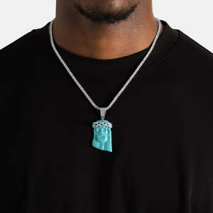 Pendentif de luxe en turquoise avec tête de Jésus |   Collier avec pendentif visage de Christ en or blanc serti de pierres |   Bijoux Hip Hop Religieux - Product Image 1