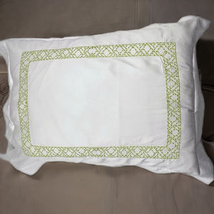 Taies d'oreiller brodées à la main de style européen luxueux artisanat de couture et de couture accepte les commandes en gros nouveau - Product Image 3