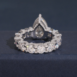 Bague Hiphop Unisexe en Argent Sterling 925 Plaqué Or Rose et Rhodium, Certifiée par un Certificat Tier, avec Moissanite Ronde Taillée en Poire et Sertissage à Griffes - Product Image 4