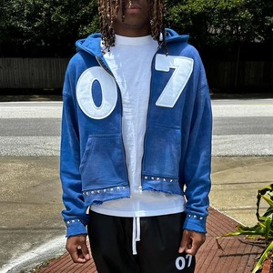 Sweat à capuche premium à manches longues Streetwear Vibes avec strass, logo personnalisé, broderie de strass - Product Image 3