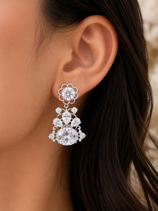 Pendientes de Plata 925 de Calidad de Exportación con Diseño Floral y Piedras Brillantes, Joyería de Glamour Atemporal para Mujer Disponible - Product Image 1
