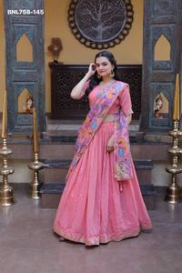Nueva colección Cosmos Silk con bordados de lentejuelas Zari y lehenga-choli de lona Patta y dupatta. Proveedor indio. - Product Image 5