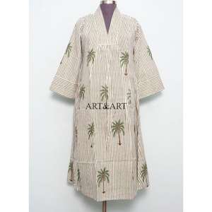 เดรสผ้าฝ้ายน้ำหนักเบาเป็นมิตรกับสิ่งแวดล้อม ระบายอากาศได้ดี ซักได้ พิมพ์ลายต้นปาล์ม ทรงหลวม ยาวปานกลาง คอวี แขนสามส่วน สำหรับผู้หญิง - Product Image 1