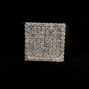 Anillo de Compromiso Luxira Jewels con Moissanita Creada en Laboratorio para Hombre, Estilo Hip Hop, Bañado en Rodio, para Propuestas de Matrimonio y Compromiso - Product Image 4