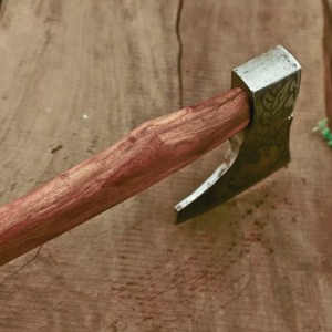 Hacha tomahawk de acero inoxidable, mango de fresno envuelto en cuero, mango de palisandro, hacha de supervivencia, hacha hecha a mano para hombres - Product Image 2