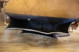 Bolso Bandolera de Cuero Genuino de Vaca para Mujer – Bolso de Hombro de Cuero Hairon Hecho a Mano con Correa Ajustable - Product Image 6