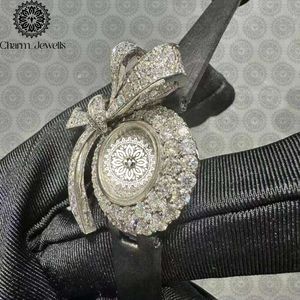 Reloj de Lujo para Mujer Charm Jewells, Caja Tonneau de Acero Inoxidable de 38 mm, Bisel con Diamantes, Cierre Plegable de Cuarzo Analógico - Product Image 4