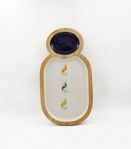 Plateau de service en bois d'acacia et de mangue avec motif imprimé en émail pour la restauration, les fruits secs et la présentation de la vaisselle. - Product Image 6