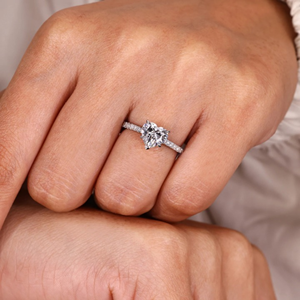 Bague de fiançailles et de mariage en forme de cœur avec sertissage à griffes, diamant de laboratoire de 1,25 carat, bijoux en or massif 14 carats, bague de fête - Product Image 5