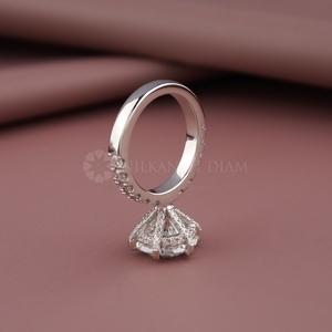 Anillo de diamantes con corte redondo y pavé, nuevo diseño, oro blanco con certificado IGI y claridad VVS para mujer, de proveedor indio. - Product Image 6