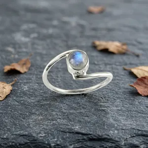 Bague en argent sterling 925 avec pierre de lune, sertissage clos, style minimaliste, pour usage quotidien, bague en pierre précieuse pour femme - Product Image 4