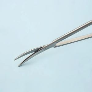 กรรไกรผ่าตัดแบบโค้ง Reynolds Dissecting Tenotomy ขนาด 7 นิ้ว ผลิตจากเหล็กเกรดเยอรมัน สำหรับการผ่าตัดทั่วไป ใช้ในโรงพยาบาลและคลินิก - Product Image 2